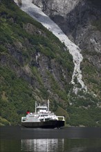 Ferry 'Sognefjord' in Naeroyfjord