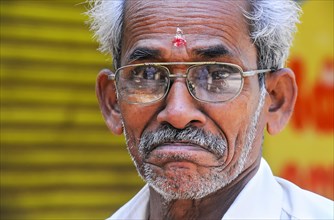Elderly man wearing glasses