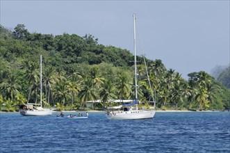Sailboats in the bay of Isla Linton