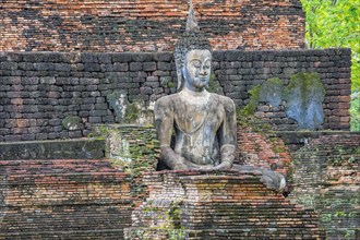 Buddha statue at the ruins of Wat Phra Si Rattana Mahathat temple complex