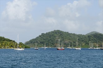 Sailboats in the bay of Isla Linton
