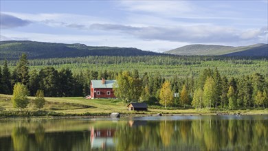 Holiday cottages opposite Arrenjarka island