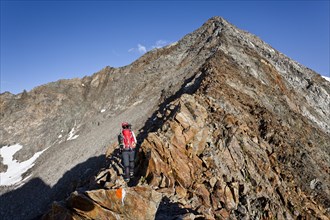 Mountaineers during the ascent to the summit of Mt Wilder Pfaff