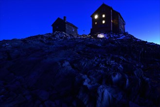 The Hochstubaihutte mountain shelter at night
