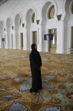Faithful woman in Sheikh Zayed Mosque