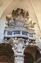 Organ with angel and putto holding the coat of arms