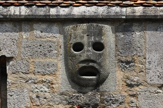 Pitch mask on castle gate