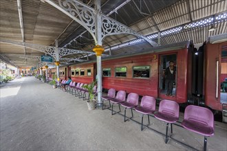 Platform of the railway station in the village of Deiyannewela