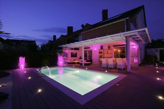 Private terraced house with a garden