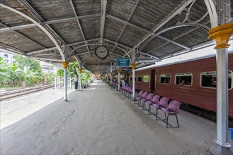 Platform of the railway station in the village of Deiyannewela