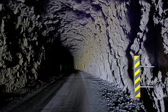 Single-track tunnel between Husar and Mikladalur
