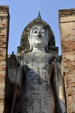Standing Buddha statue Phra Attharot