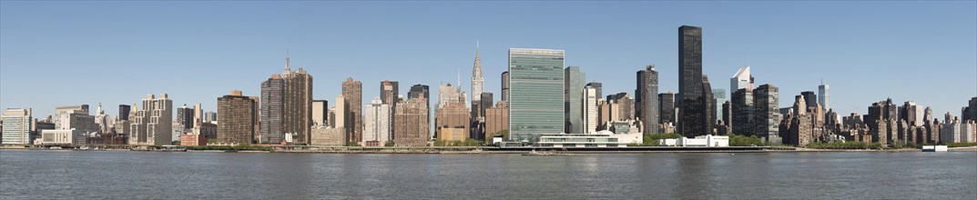 Skyline of Manhattan with the United Nations Headquarters