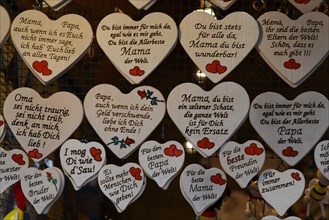 Wooden hearts with sayings in German