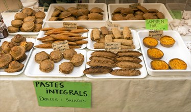 Wholemeal bakery products at the evening market in Fornells