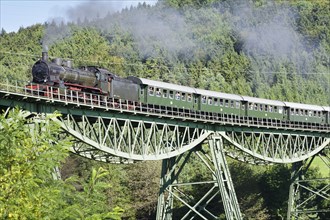 Sauschwanzlebahn train on the Biesenbach Viaduct