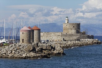 Historic windmills and Agios Nikolaos fortress