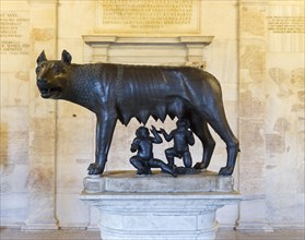 Bronze statue of the Capitoline Wolf