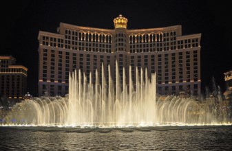 Bellagio Hotel and Casino with dancing water fountain show at night
