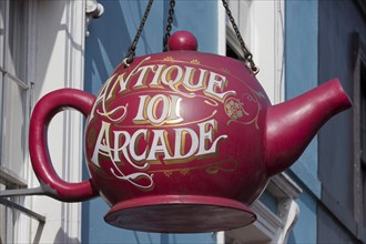 Large tea pot on the facade of an antiques shop