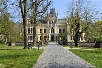 Castle Evenburg with gardens