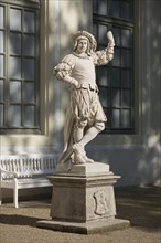 Hunter statue at the Summer Palais