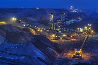 Stacker and conveyor in the Garzweiler open pit at night