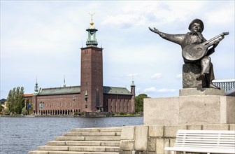 Sculpture of a lute player in front of Stockholm City Hall