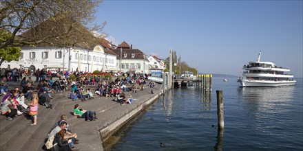 Grethhaus on the lakeside promenade with a pier