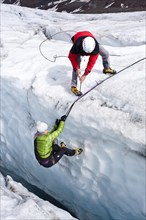 Mountaineers climbing on Zufallferner Glacier