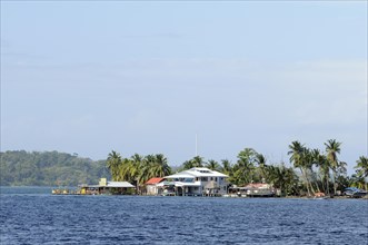 Aqua Lounge Hostel and Bar