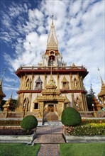 Garden surrounding Wat Chalong temple