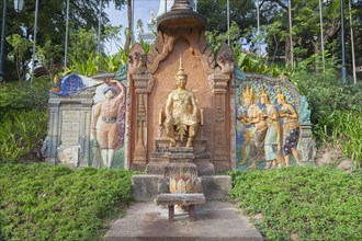 Bas-relief and statue at the Wat Phnom