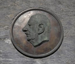 Commemorative plaque to Charles de Gaulle