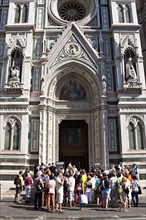 Tourists waiting to enter Florence Cathedral