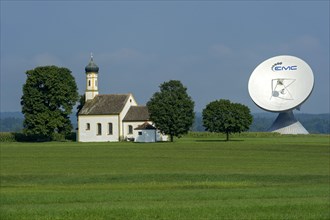 Chapel of St. John in the Field in front of a parabolic antenna from the Erdfunkstelle Raisting earth station