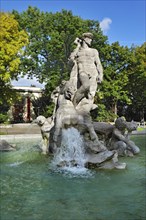 Neptunbrunnen fountain