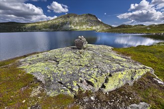 Heddersvatn Lake with the Heddersfjell plateau near Rjukan