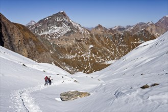Mountain climbers on Rauhtaljoch Pass