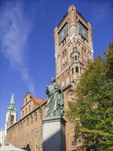 The town hall and the Nicolaus Copernicus Monument