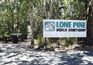 Entrance sign 'Lone Pine Koala Sanctuary'