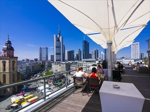 Lounge with views of the financial district