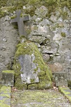 Decaying grave