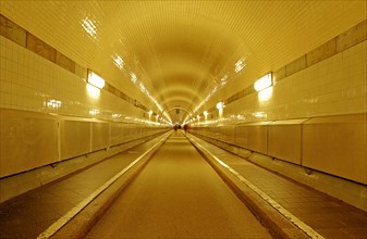 In the old Elbe Tunnel