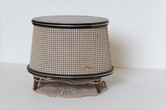 Decorative table-top secondary speaker from 1958