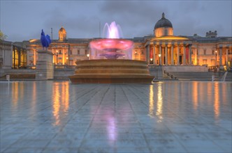 Hahn / Cock sculpture and fountain in front of the National Gallery