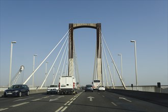 Puente del V Centenario bridge