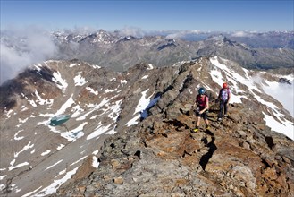 Mountaineers during the ascent to Mt Hintere Eggenspitze via the summit ridge