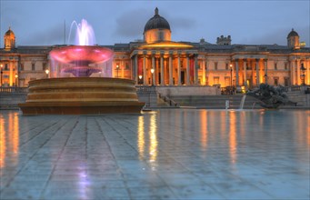 Fountain in front of The National Gallery