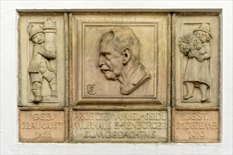 Commemorative relief for Prof. Emanuel von Seidl on the town hall